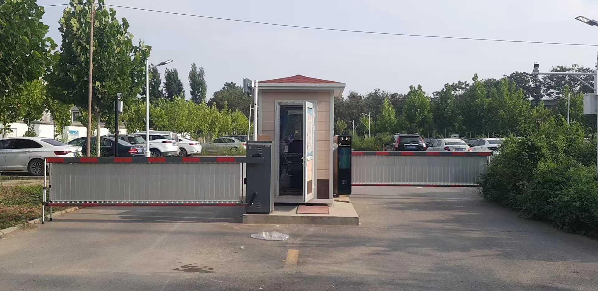 河北任縣農(nóng)商行ETC支付+廣告道閘+LCD款車牌識(shí)別一體機(jī)+無人值守智慧停車場案列 政務(wù)機(jī)構(gòu)智慧停車場案列 第5張
