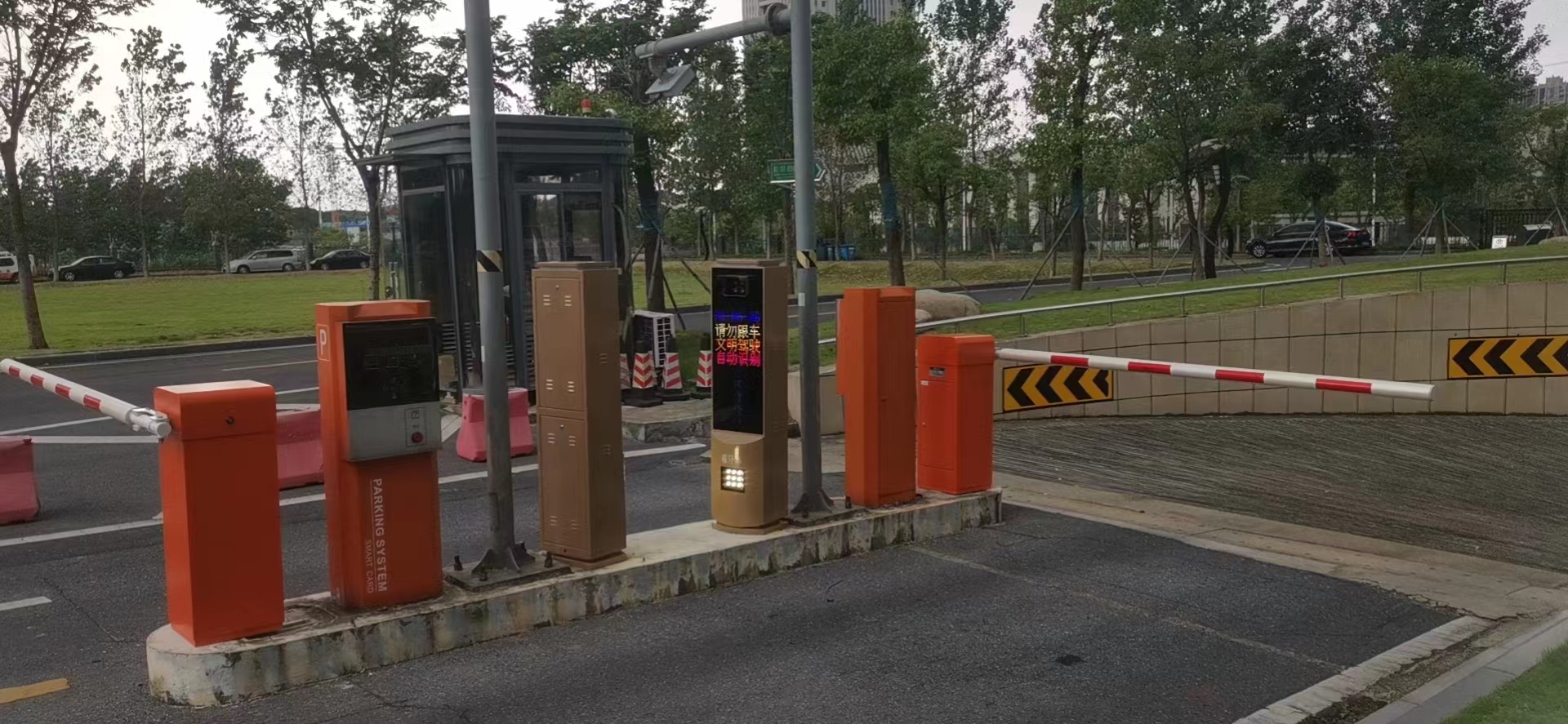 江西省交通運輸廳車牌識別改造 政務(wù)機構(gòu)智慧停車場案列 第2張