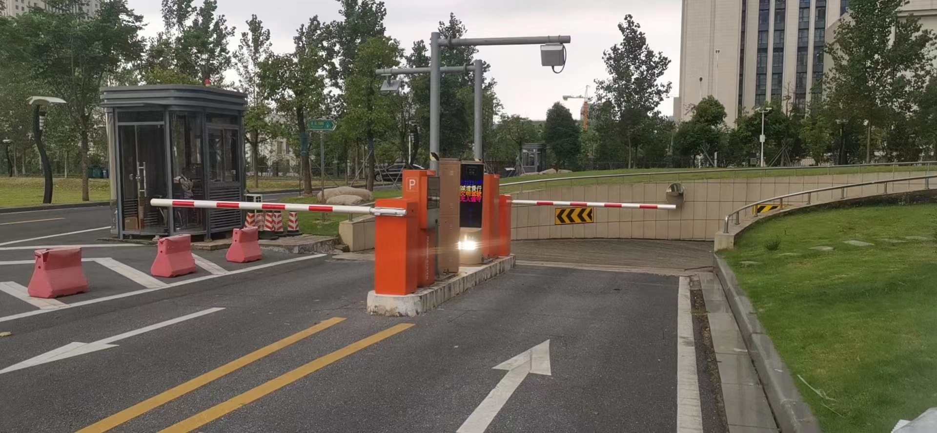 江西省交通運輸廳車牌識別改造 政務(wù)機構(gòu)智慧停車場案列 第3張