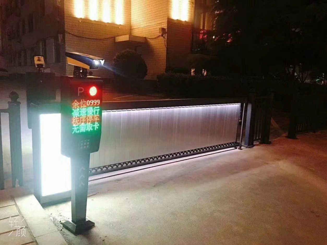 山西河津市政府T款車牌識別+廣告道閘 政務(wù)機構(gòu)智慧停車場案列 第2張