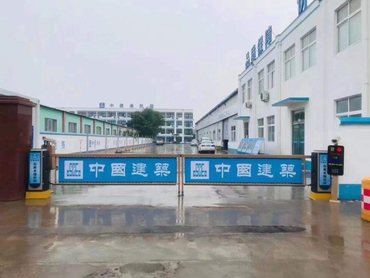中國建筑港航局BY-HXDGGDZ廣告道閘+FT車牌識別 園區(qū)智慧停車場案列 第1張