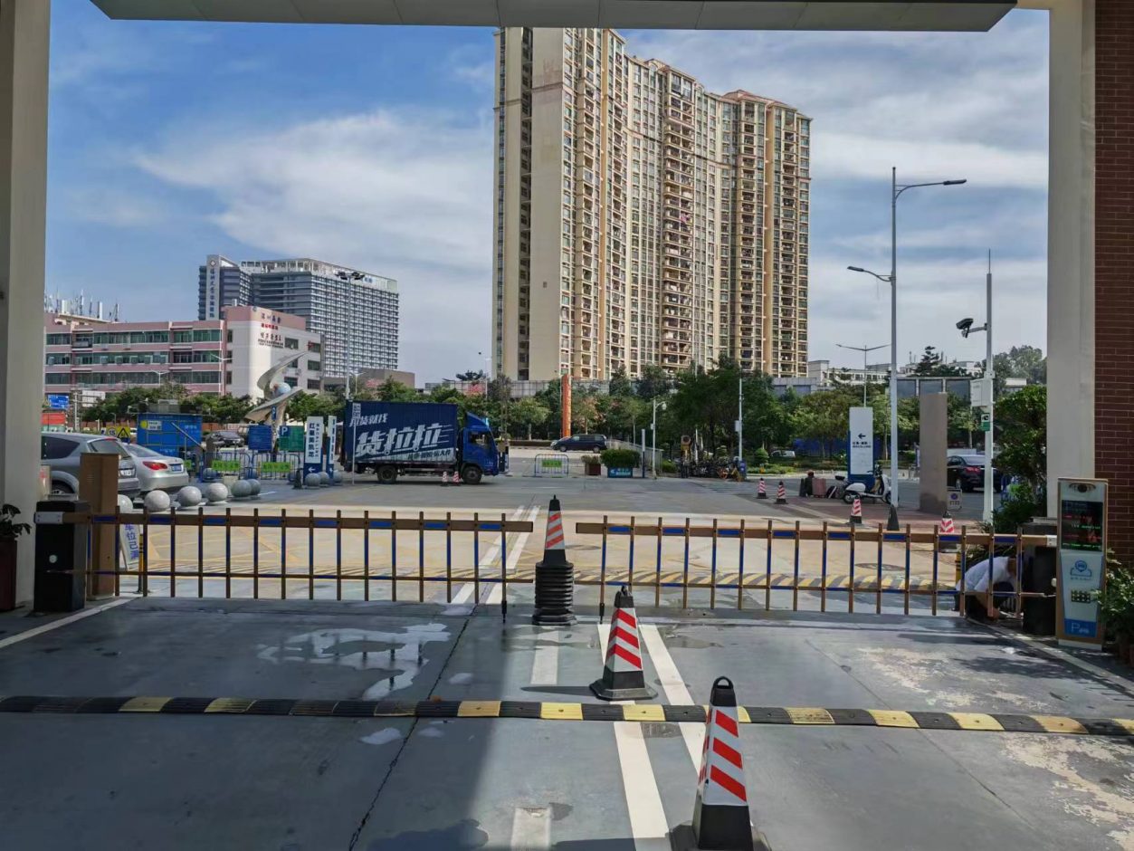 龍崗平湖街道交警大隊(duì)無人值守停車場 政務(wù)機(jī)構(gòu)智慧停車場案列 第3張