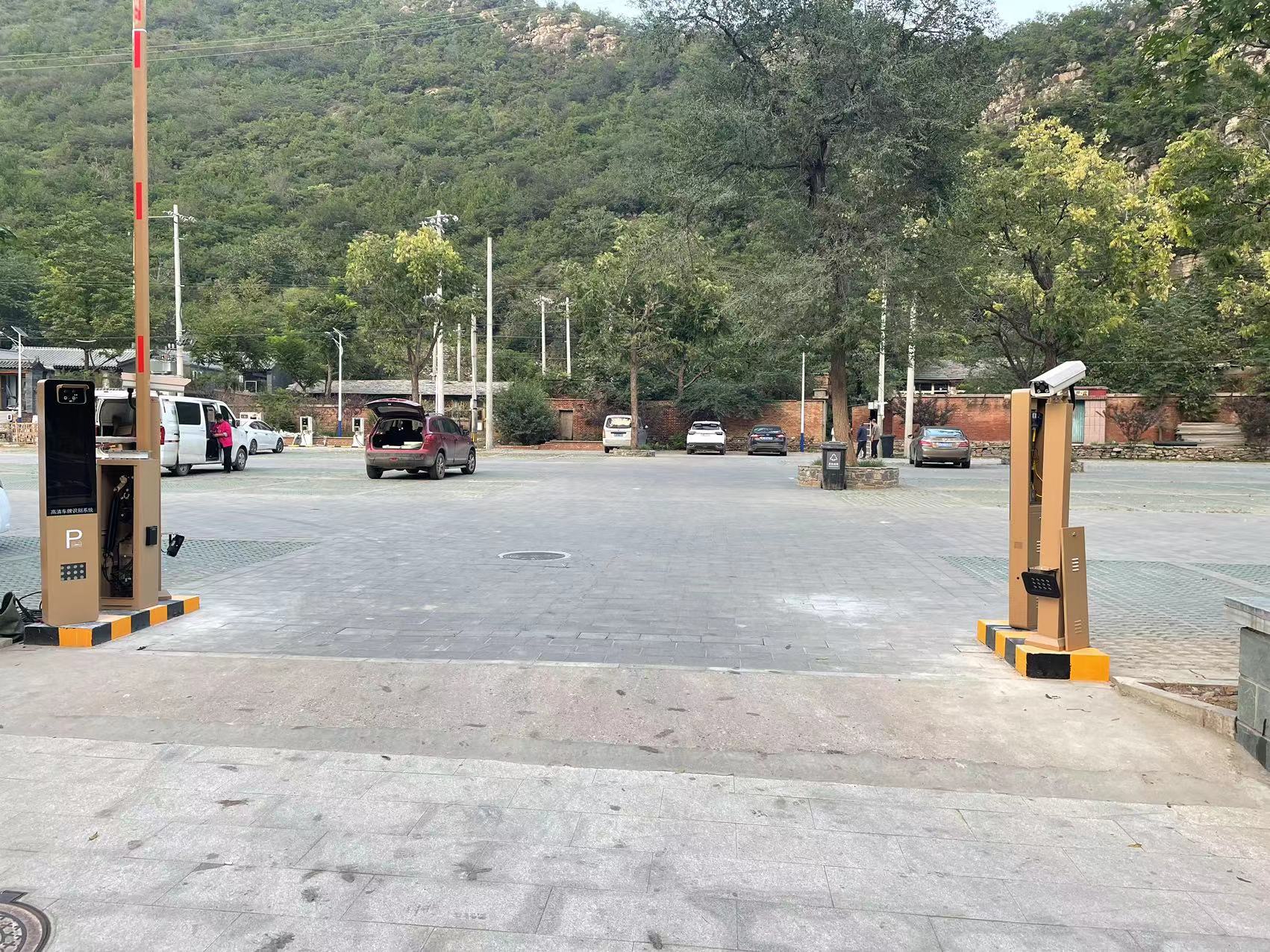 北京周口店智慧車場（8個景區(qū)，26個出入口，8個城市級誘導屏） 景區(qū)智慧停車場案列 第9張